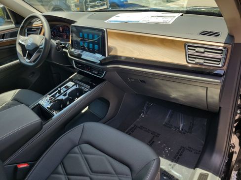 New 2026 Volkswagen Atlas SE FWD image 11