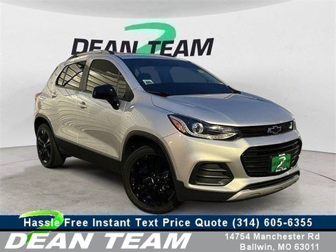 Used 2020 Chevrolet Trax LT w/ Sun & Sound Package image 1