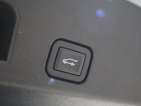 Used 2024 Chevrolet Traverse LT AWD/4WD image 21