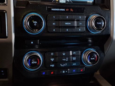 Used 2015 Ford F150 Lariat w/ Equipment Group 502A Luxury AWD/4WD image 23
