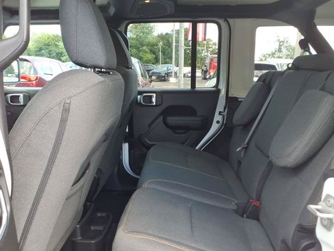 Used 2024 Jeep Wrangler Unlimited AWD/4WD image 16