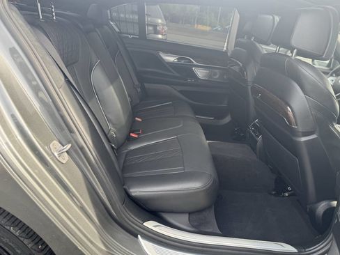 Used 2017 BMW 750i RWD image 23