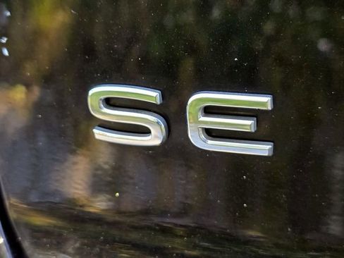 Certified 2022 Volkswagen Atlas Cross Sport SE w/ Panoramic Sunroof Package image 7