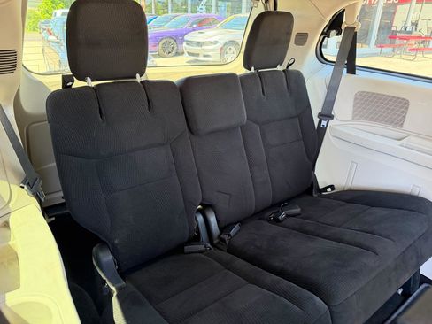 Used 2015 Dodge Grand Caravan SXT FWD image 11