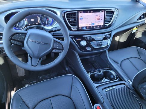 New 2026 Chrysler Pacifica Limited w/ S Appearance Package image 9