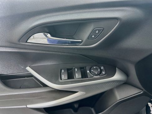 Used 2025 Chevrolet Trax LS FWD image 15