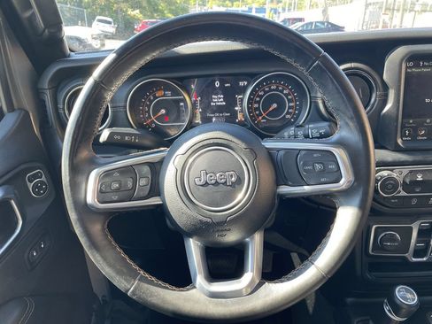 Used 2022 Jeep Wrangler Unlimited Sahara AWD/4WD image 16