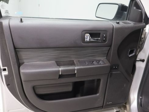 Used 2018 Ford Flex SEL FWD image 13
