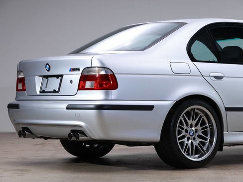 Used 2002 BMW M5 image 44
