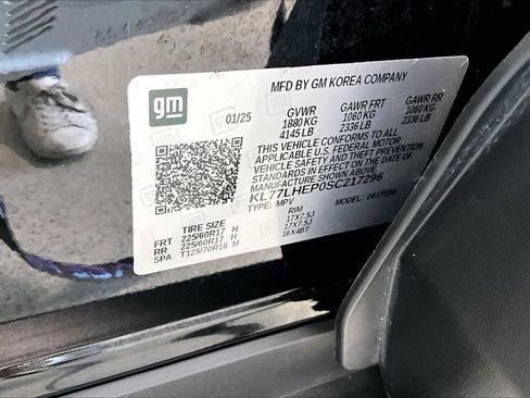Used 2025 Chevrolet Trax LT FWD image 33