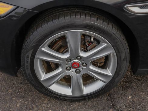 Used 2018 Jaguar XE Premium image 13