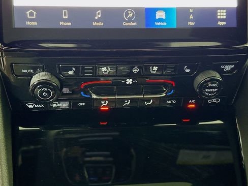 Used 2023 Jeep Grand Cherokee Overland image 10