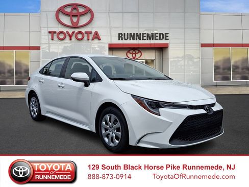 Certified 2021 Toyota Corolla LE FWD image 1