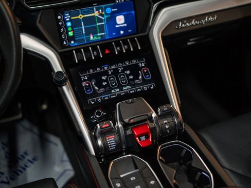 Used 2019 Lamborghini Urus image 11