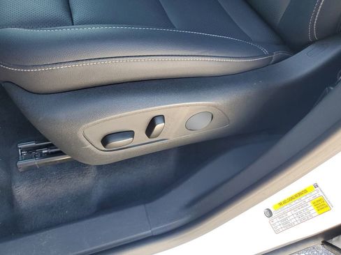 Used 2025 Chevrolet Traverse LT image 27