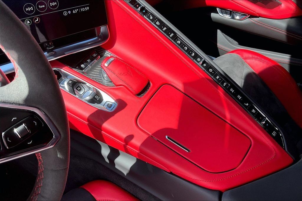 Used 2022 Chevrolet Corvette Stingray Premium Cpe w/ Z51 Performance Package RWD image 16