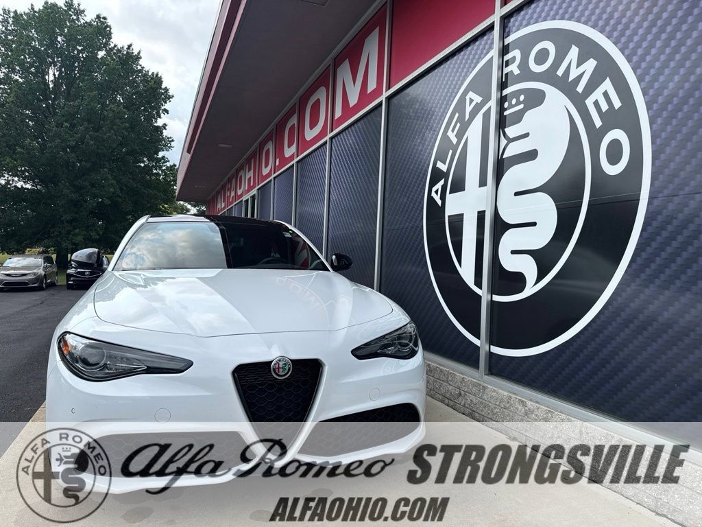 Used 2022 Alfa Romeo Giulia Veloce AWD/4WD image 1