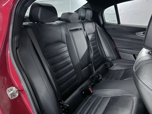 Used 2022 Alfa Romeo Giulia Veloce image 24