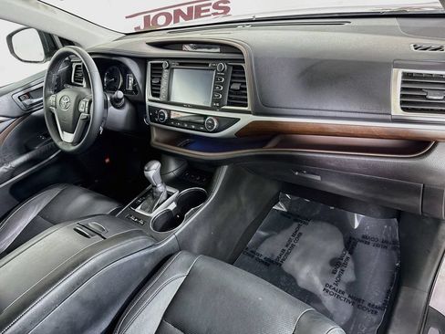 Used 2015 Toyota Highlander Limited Platinum AWD/4WD image 36