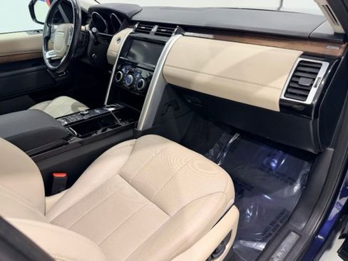 Used 2017 Land Rover Discovery HSE AWD/4WD image 34