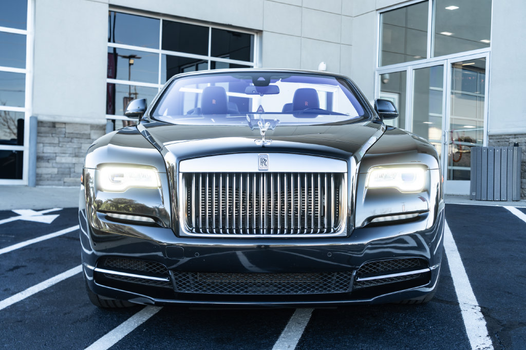 Used 2018 Rolls-Royce Dawn RWD image 3