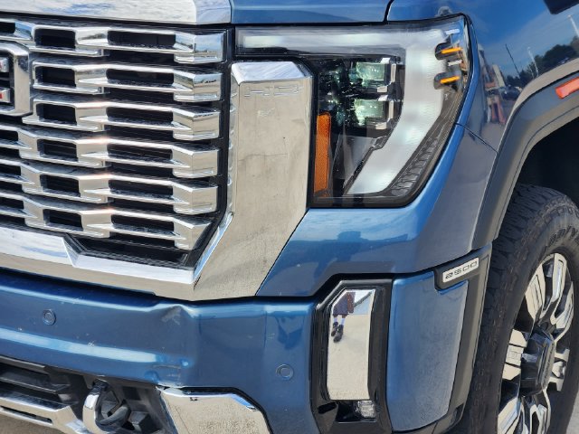Used 2025 GMC Sierra 2500 Denali w/ Denali Reserve Package AWD/4WD image 9