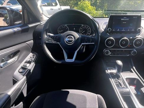 Used 2024 Nissan Sentra SV FWD image 17