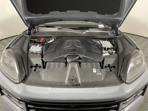 New 2025 Porsche Cayenne S AWD/4WD image 22
