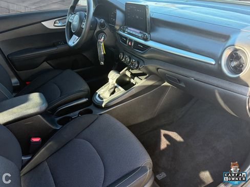 Used 2022 Kia Forte LXS image 9