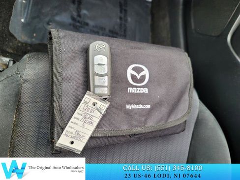 Used 2016 MAZDA MAZDA3 i Sport FWD image 21