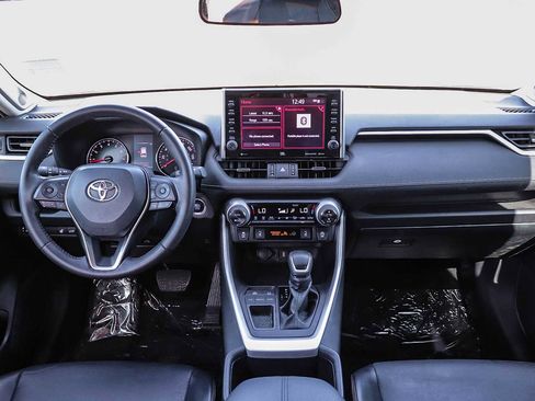 Used 2022 Toyota RAV4 XLE Premium image 13