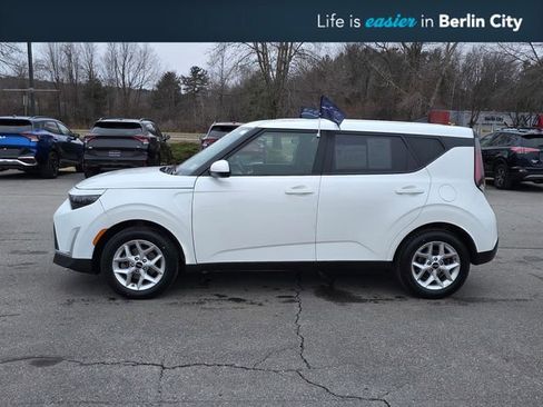 Certified 2025 Kia Soul LX w/ LX Technology Package image 5
