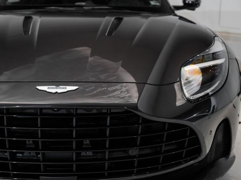 Used 2025 Aston Martin DB12 Coupe image 43