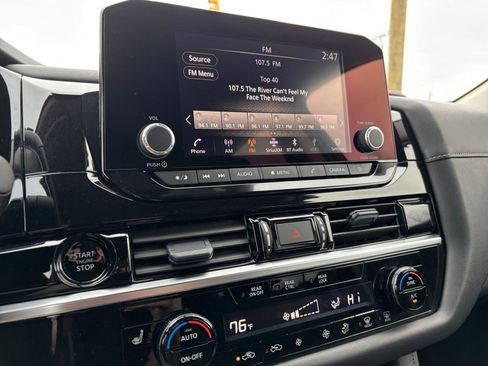 Used 2025 Nissan Pathfinder SV image 23