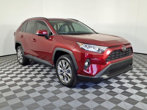 Used 2021 Toyota RAV4 XLE Premium FWD image 6