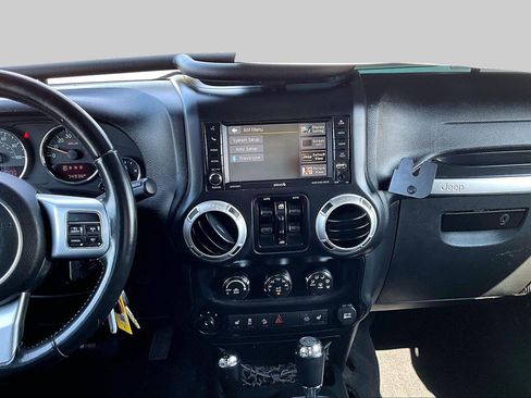 Used 2016 Jeep Wrangler Unlimited Rubicon AWD/4WD image 6