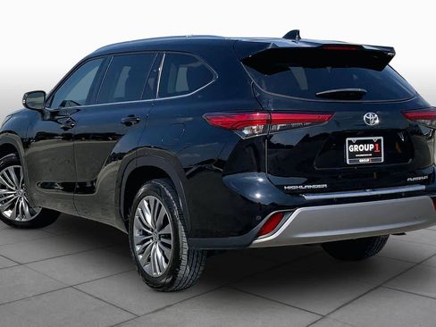 Used 2021 Toyota Highlander Platinum FWD image 12