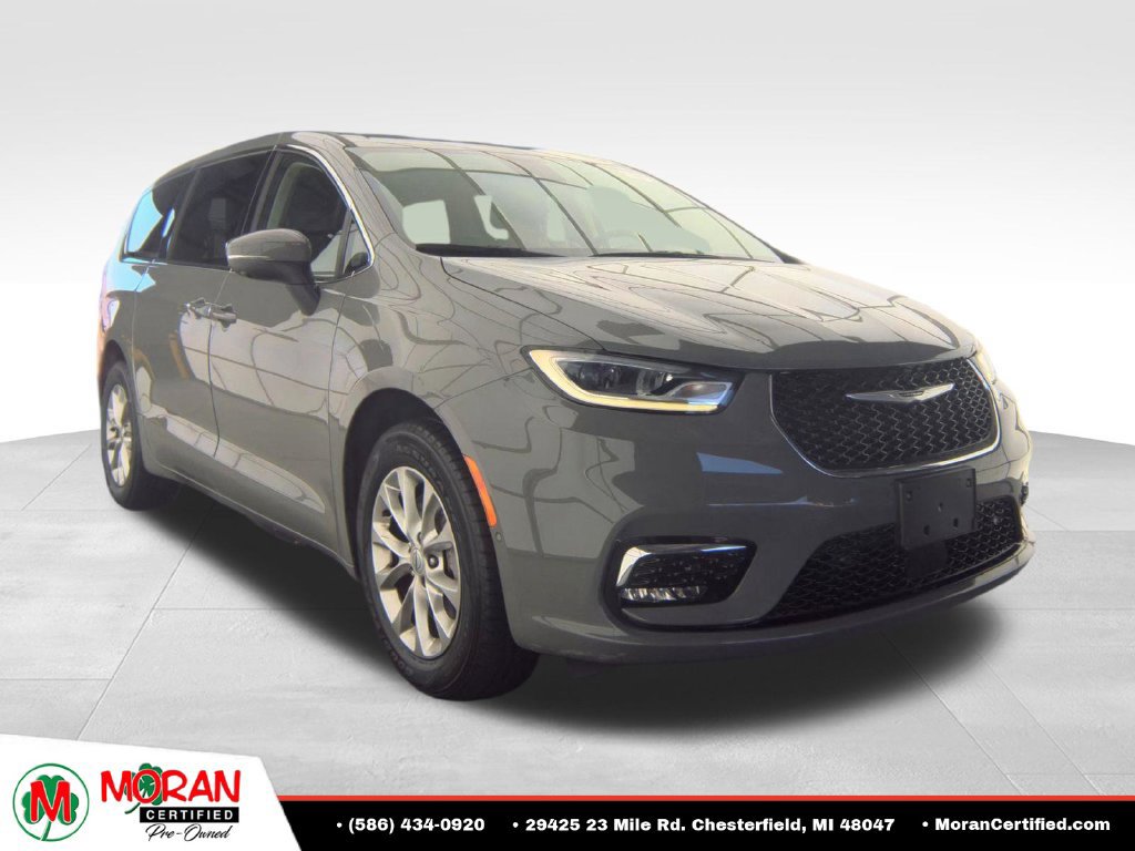 Used 2023 Chrysler Pacifica Touring-L AWD/4WD image 2