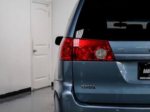 Used 2008 Toyota Sienna LE image 40