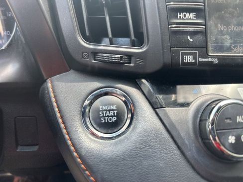 Used 2018 Toyota RAV4 SE w/ Power Extra Value Package FWD image 9