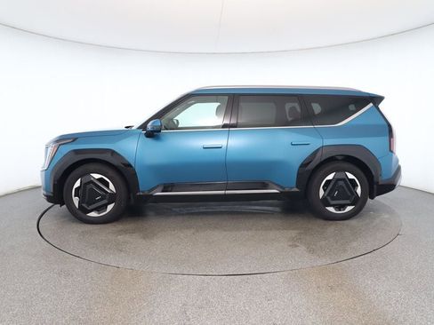 Used 2024 Kia EV9 Land image 2