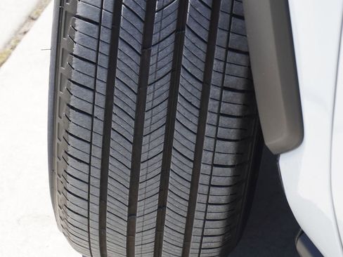 Used 2025 Toyota RAV4 XLE image 5