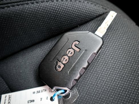 Used 2021 Jeep Wrangler Sport AWD/4WD image 34