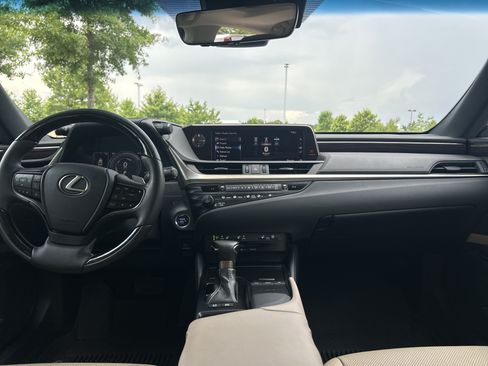 Used 2019 Lexus ES 300h w/ Premium Package FWD image 29