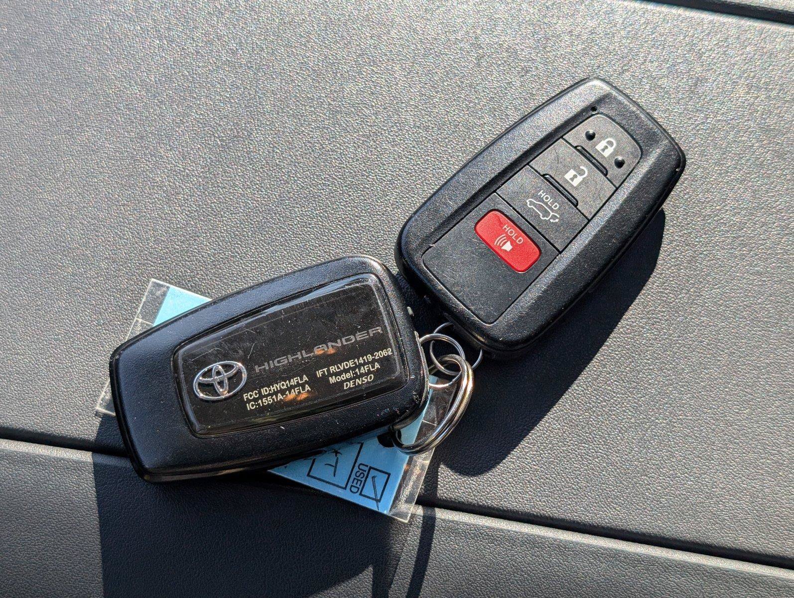 Used 2022 Toyota Highlander XSE FWD image 16
