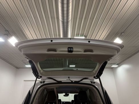 Used 2024 Chrysler Pacifica Touring-L image 77