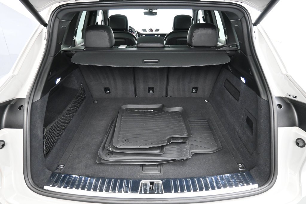 Certified 2023 Porsche Cayenne AWD/4WD image 26