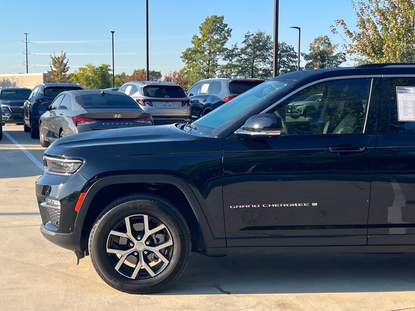 Used 2023 Jeep Grand Cherokee Limited w/ Luxury Tech Group II RWD image 19
