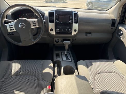 Used 2018 Nissan Frontier SV image 9