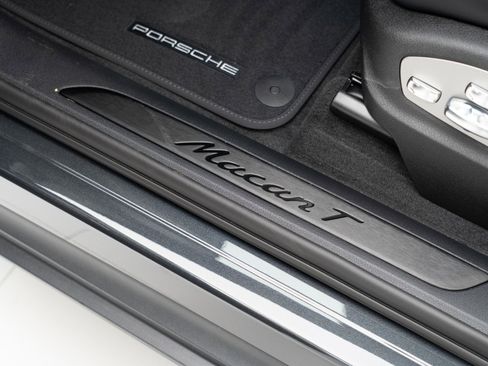 New 2026 Porsche Macan image 14